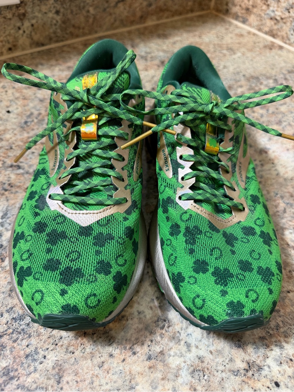 Brooks Launch 6 Run Lucky Green Gold Shamrock Shoes Womens Size US 7 Clover - Picture 9 of 11